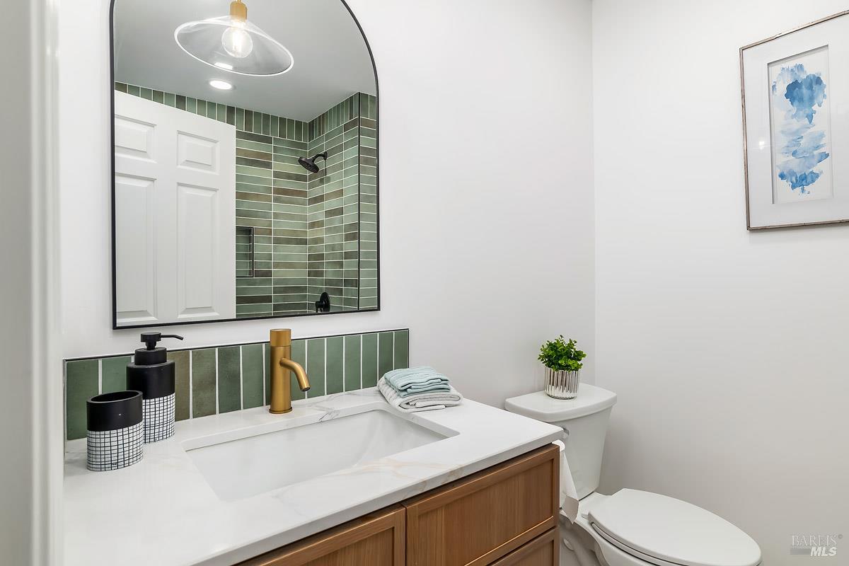 Detail Gallery Image 68 of 93 For 36 Capilano Dr, Novato,  CA 94949 - 5 Beds | 4/1 Baths