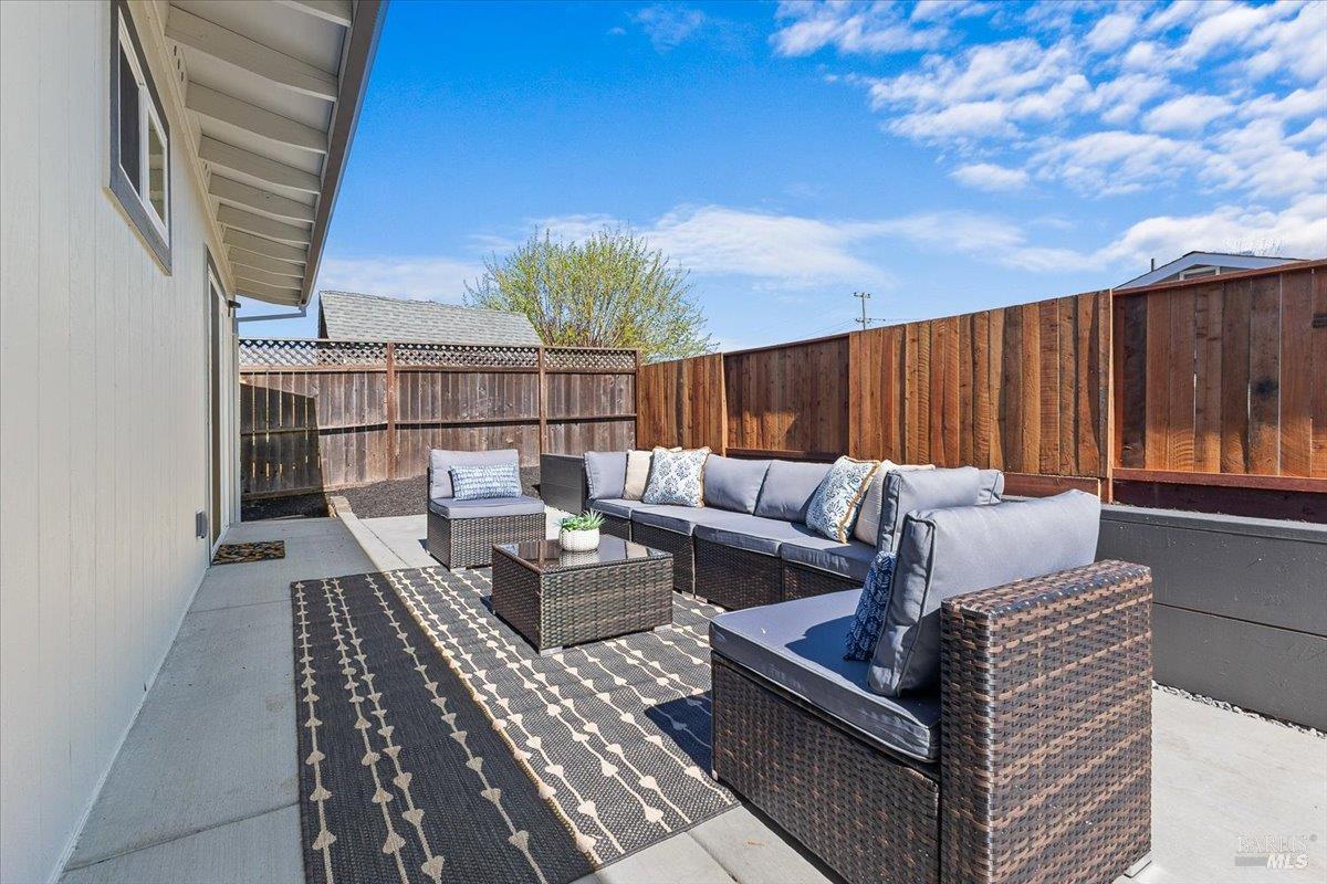 Detail Gallery Image 33 of 37 For 1622 Weaverly Dr, Petaluma,  CA 94954 - 3 Beds | 3 Baths