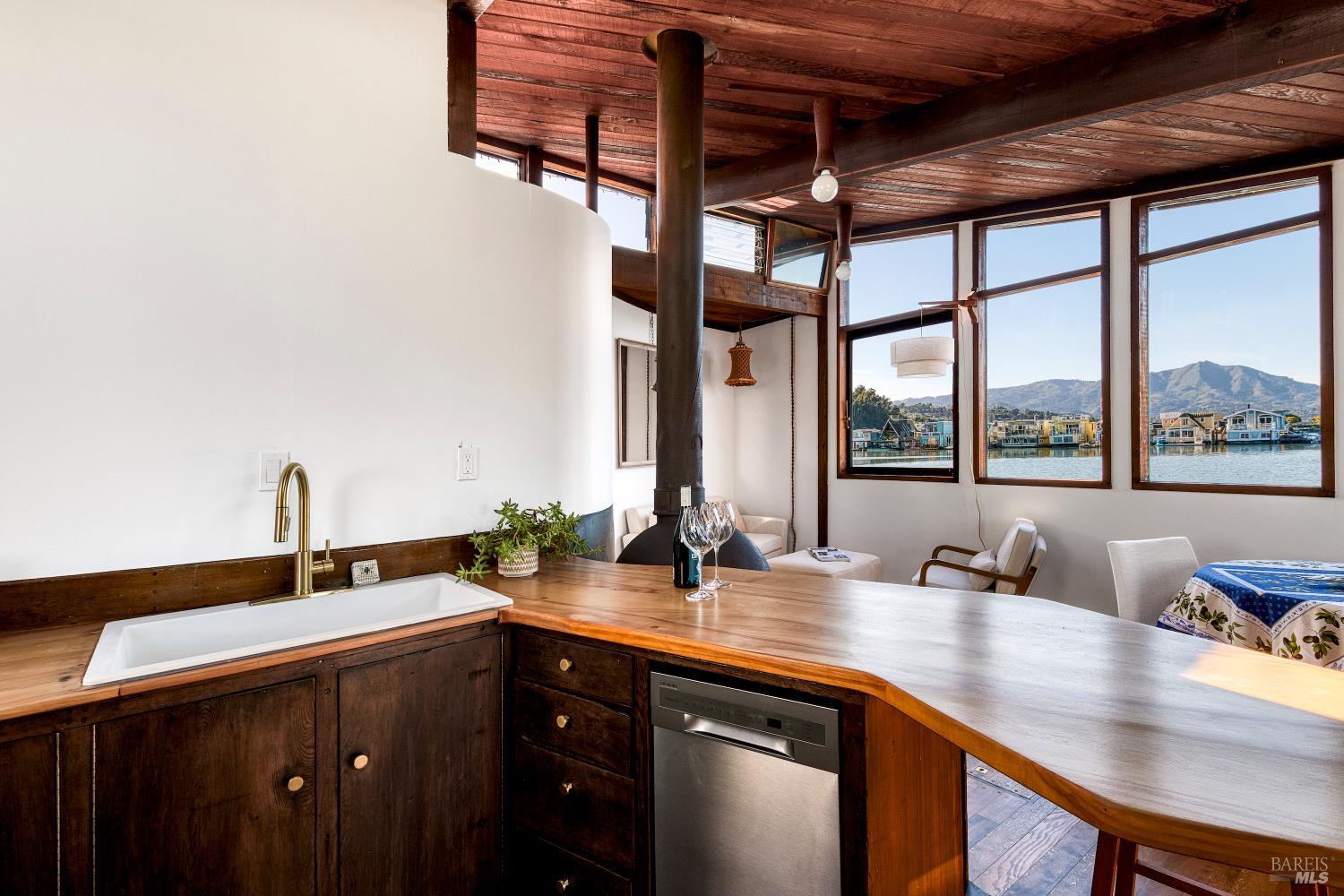 Detail Gallery Image 29 of 33 For 42 E Pier Unkn, Sausalito,  CA 94965 - 1 Beds | 1 Baths