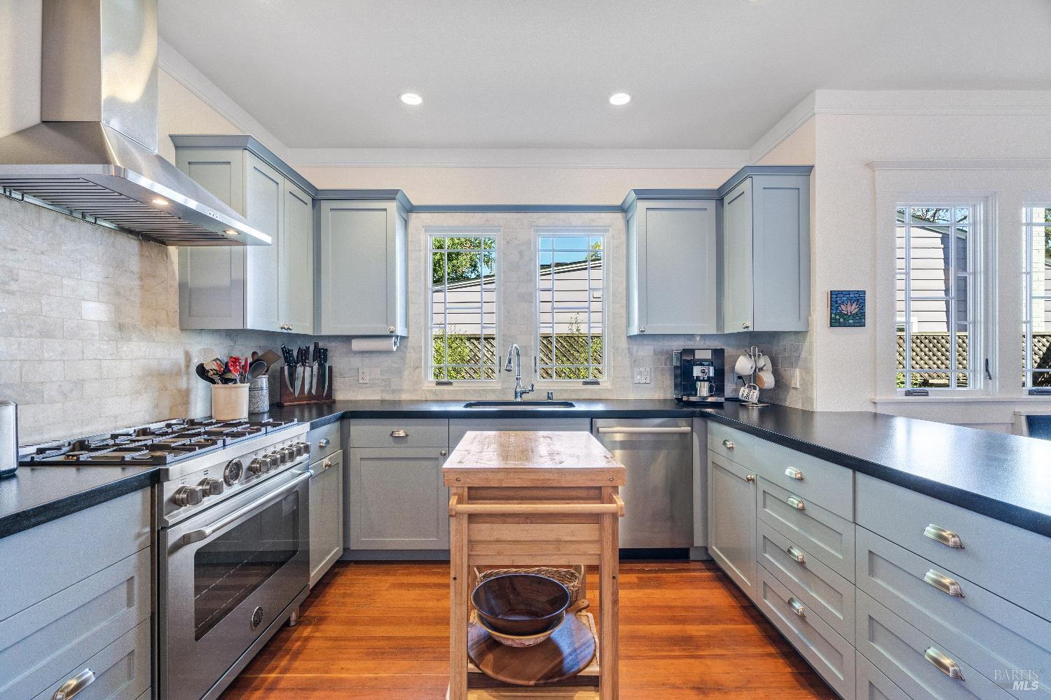 Detail Gallery Image 24 of 41 For 915 St Helena Ave, Santa Rosa,  CA 95404 - 4 Beds | 2/1 Baths