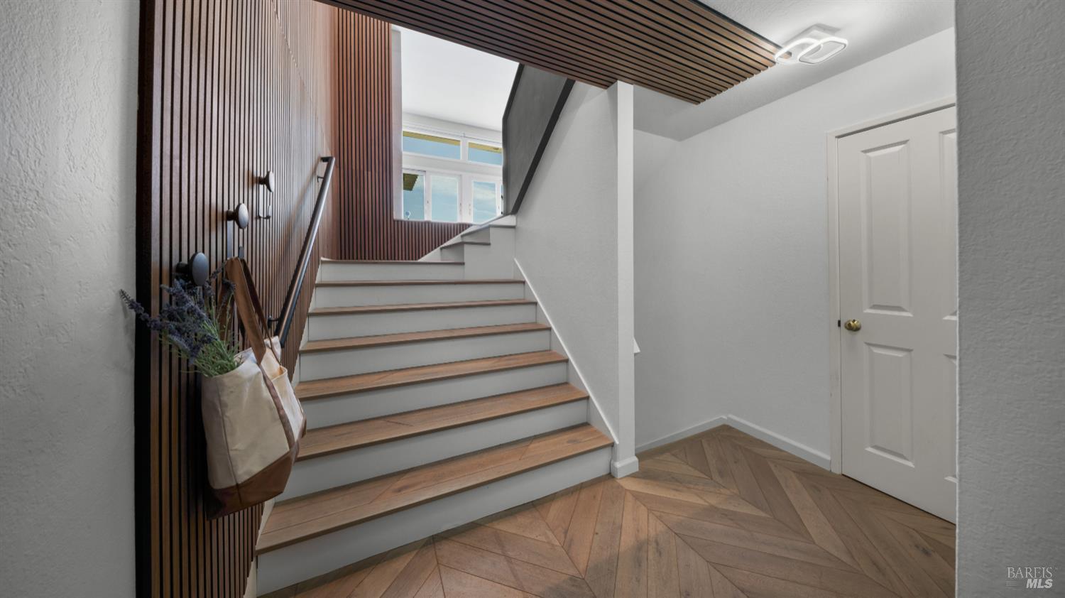 Detail Gallery Image 3 of 36 For 143 Knollwood Dr, San Rafael,  CA 94901 - 3 Beds | 2 Baths