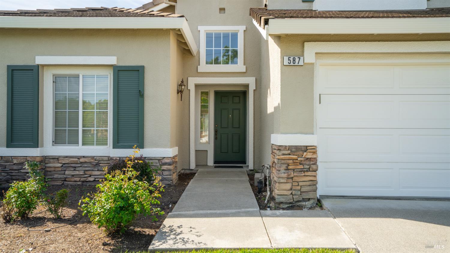 Detail Gallery Image 4 of 49 For 587 Abbey Dr, Fairfield,  CA 94534 - 3 Beds | 3 Baths