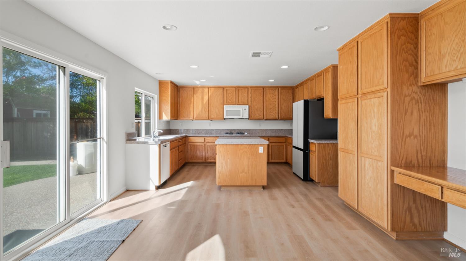 Detail Gallery Image 20 of 49 For 587 Abbey Dr, Fairfield,  CA 94534 - 3 Beds | 3 Baths