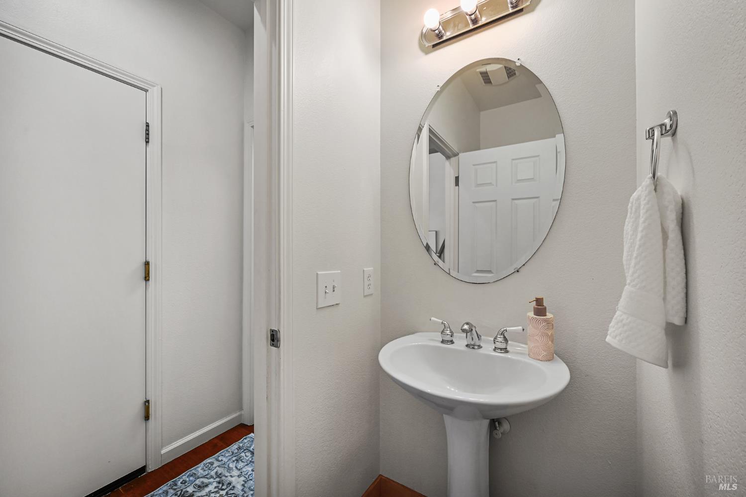 Detail Gallery Image 8 of 51 For 2824 Elk Ln, Santa Rosa,  CA 95407 - 4 Beds | 2/1 Baths