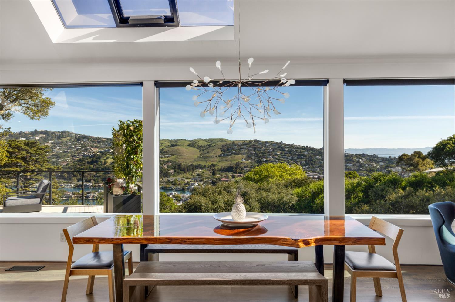 Detail Gallery Image 9 of 52 For 138 Madrona Ave, Belvedere,  CA 94920 - 4 Beds | 3/1 Baths