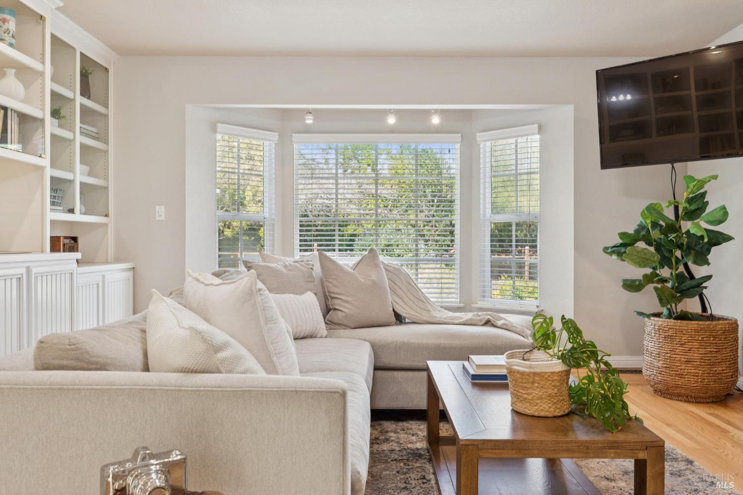 Detail Gallery Image 17 of 98 For 1195 Congress Valley Rd, Napa,  CA 94558 - 4 Beds | 4 Baths