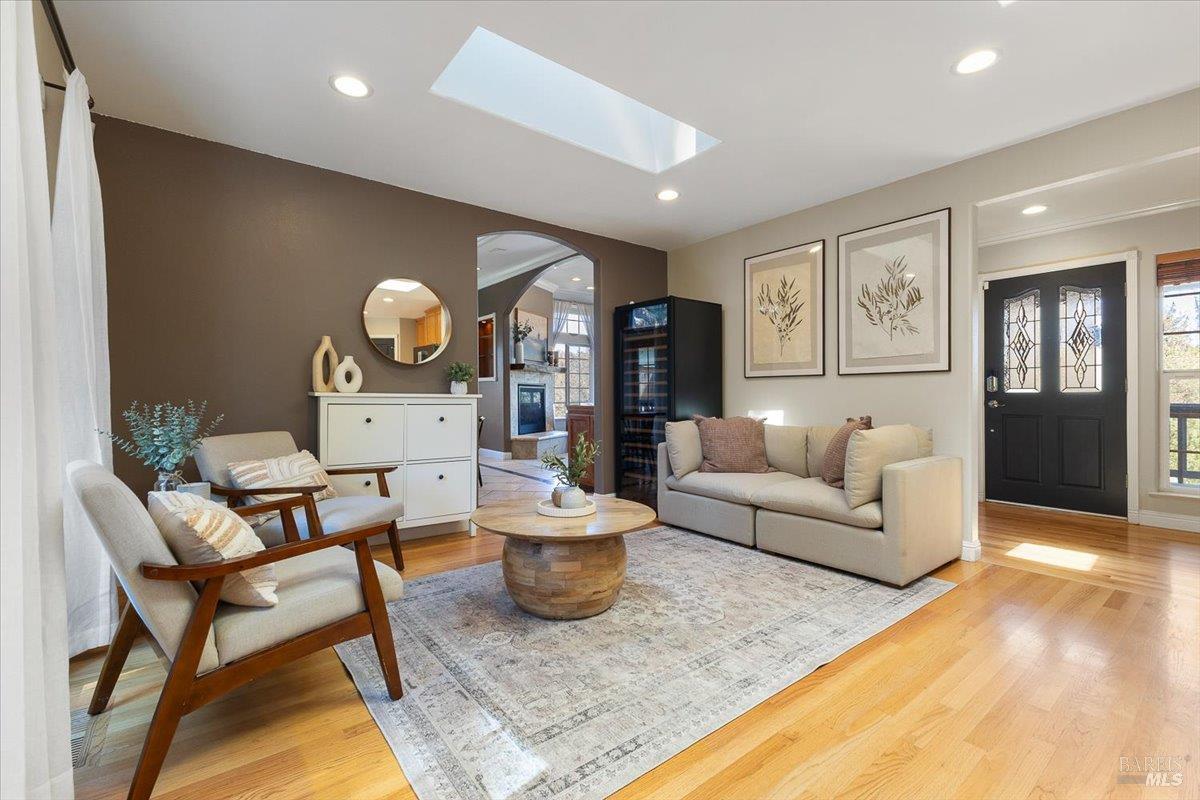 Detail Gallery Image 13 of 58 For 6081 Malcom Ln, Penngrove,  CA 94951 - 3 Beds | 2/1 Baths