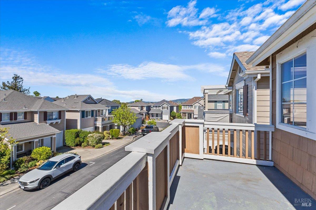 Detail Gallery Image 16 of 24 For 1028 Addison Cir, Petaluma,  CA 94952 - 3 Beds | 2/1 Baths