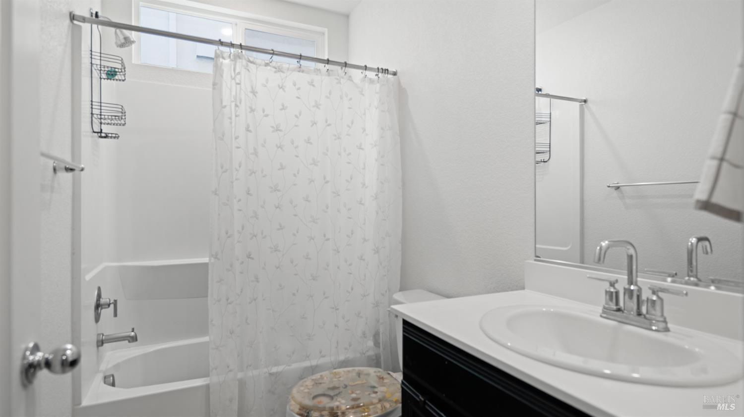 Detail Gallery Image 9 of 41 For 2350 Sheldon Dr, Fairfield,  CA 94533 - 4 Beds | 2/1 Baths