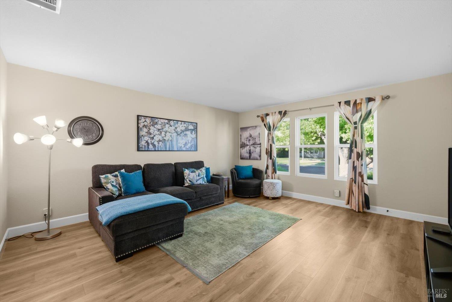 Detail Gallery Image 14 of 76 For 427 Temple Dr, Vacaville,  CA 95687 - 3 Beds | 2 Baths