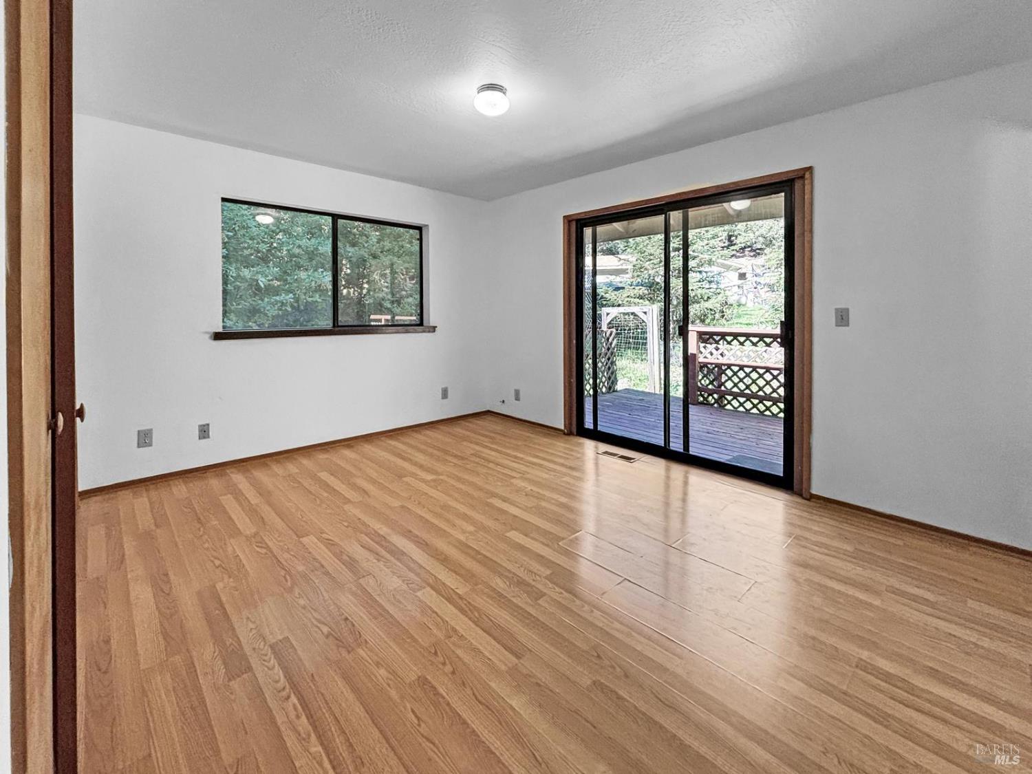 Detail Gallery Image 6 of 11 For 24048 Willow Ln, Willits,  CA 95490 - 3 Beds | 2 Baths