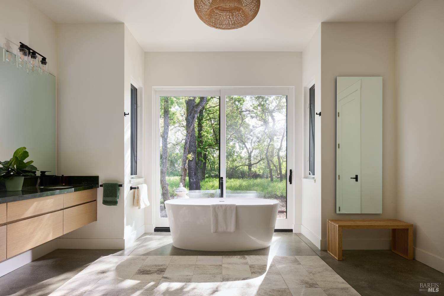 Detail Gallery Image 22 of 44 For 247 Fisher Ln, Sonoma,  CA 95476 - 5 Beds | 6/2 Baths