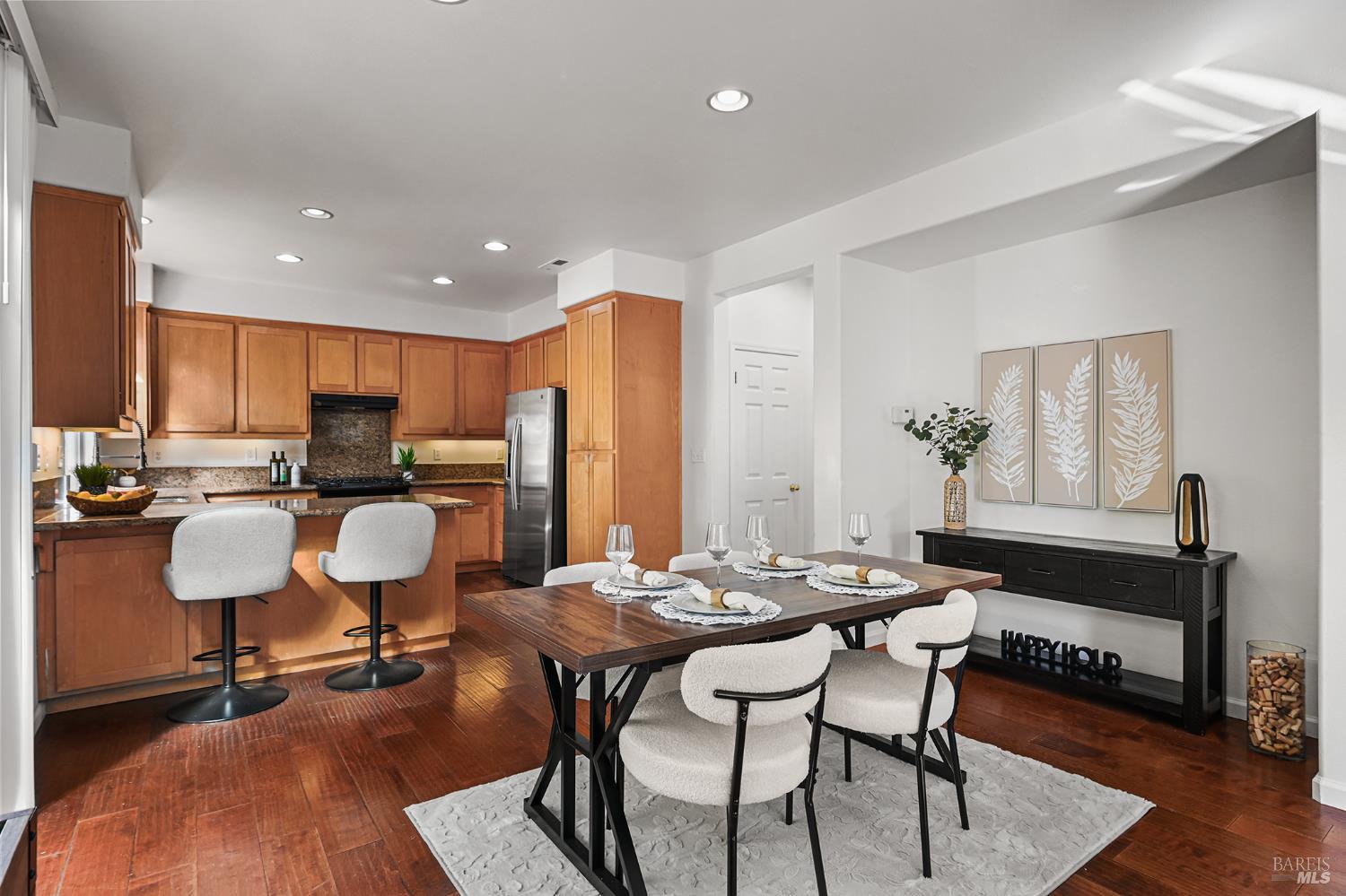 Detail Gallery Image 13 of 51 For 2824 Elk Ln, Santa Rosa,  CA 95407 - 4 Beds | 2/1 Baths