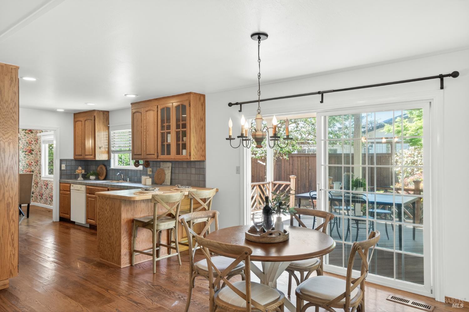 Detail Gallery Image 20 of 67 For 3527 Jomar Dr, Napa,  CA 94558 - 4 Beds | 2/1 Baths