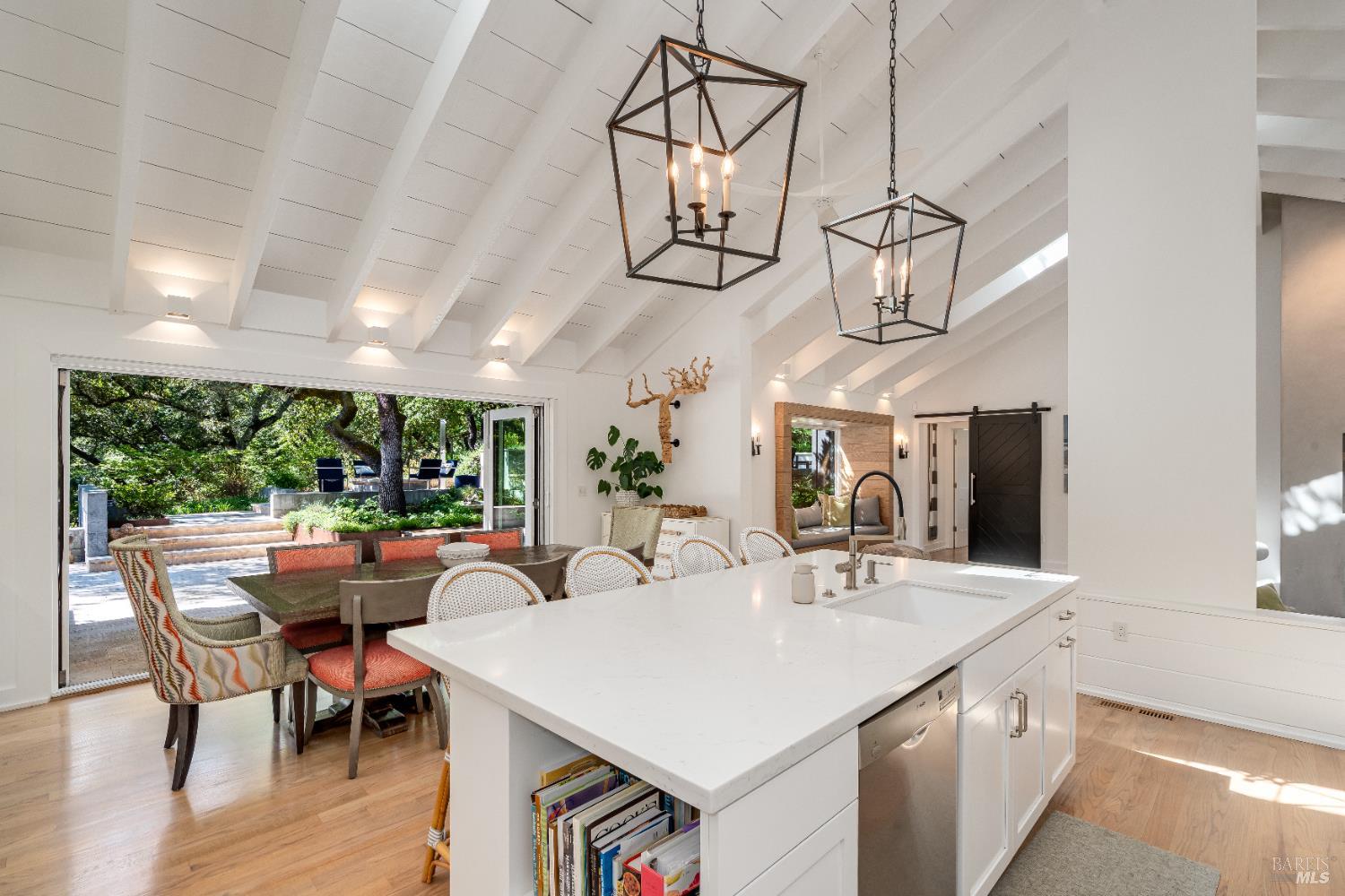 Detail Gallery Image 13 of 53 For 807 Wild Oak Dr, Santa Rosa,  CA 95409 - 3 Beds | 3/1 Baths