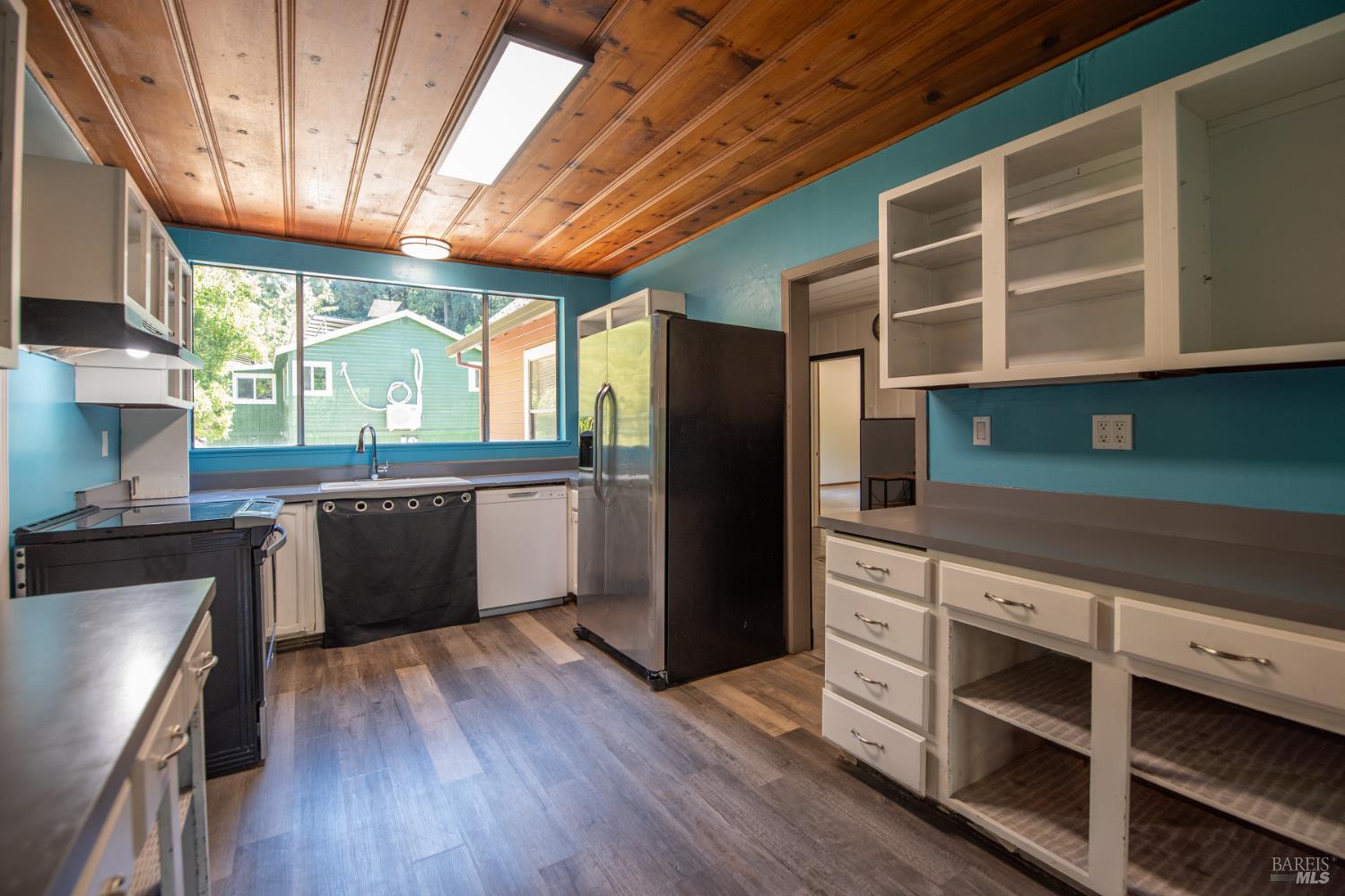 Detail Gallery Image 5 of 25 For 10671 Forest Hills Rd, Forestville,  CA 95436 - 3 Beds | 2 Baths