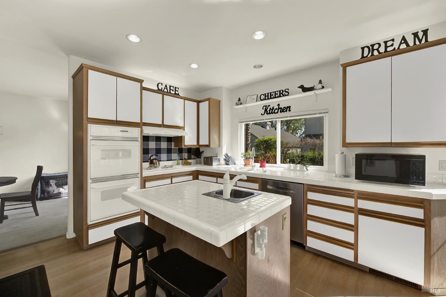 Detail Gallery Image 26 of 75 For 150 Deerglen Cir, Vacaville,  CA 95687 - 5 Beds | 3 Baths