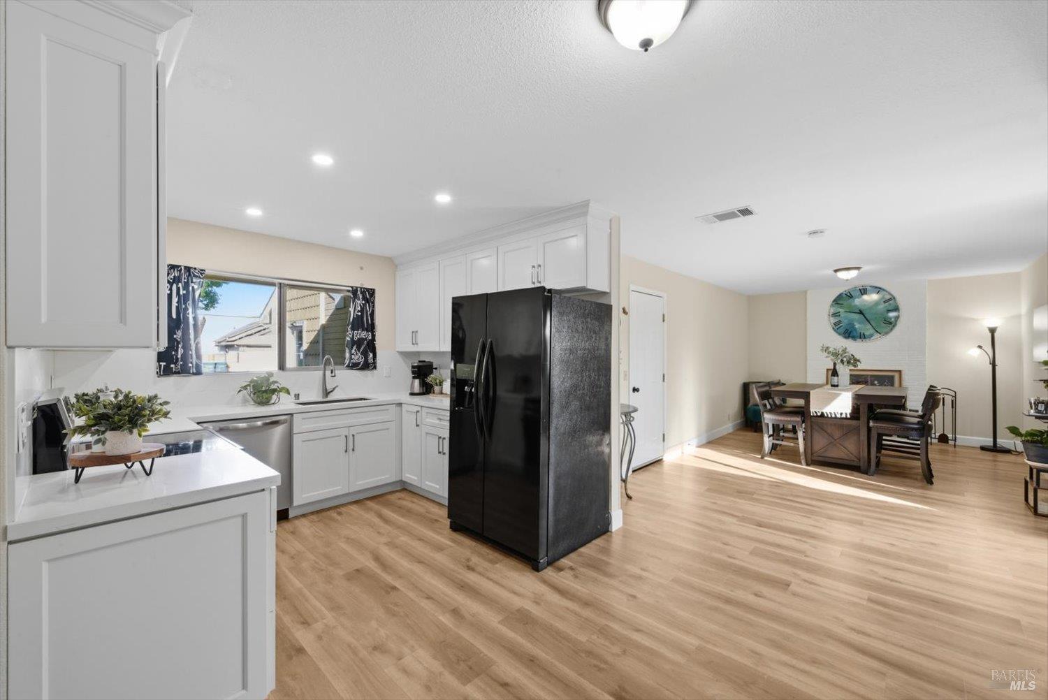 Detail Gallery Image 23 of 76 For 427 Temple Dr, Vacaville,  CA 95687 - 3 Beds | 2 Baths