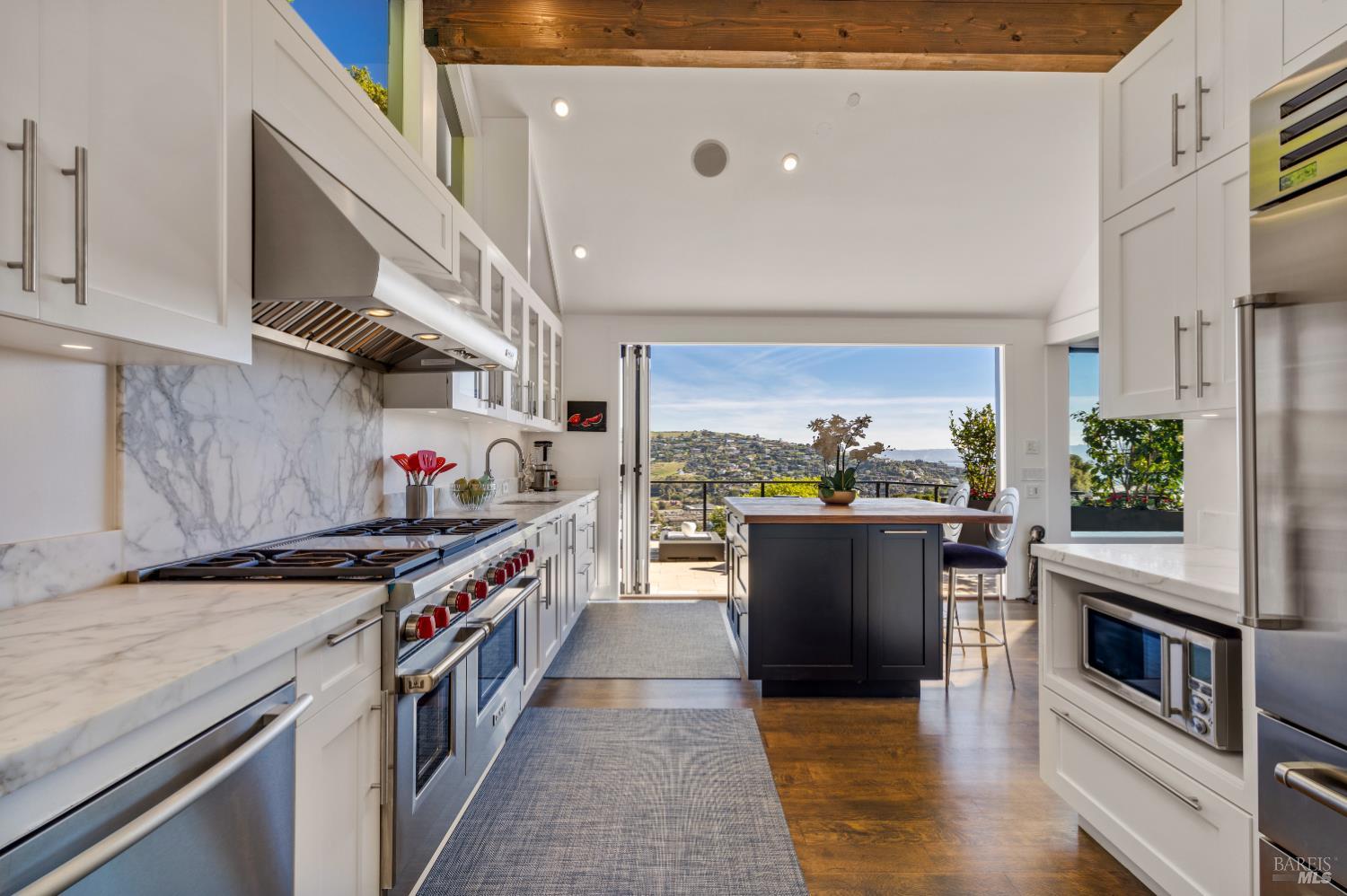 Detail Gallery Image 14 of 52 For 138 Madrona Ave, Belvedere,  CA 94920 - 4 Beds | 3/1 Baths