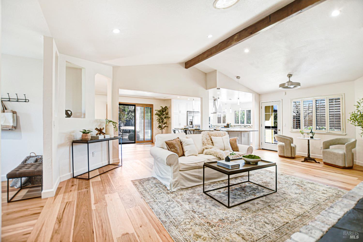 Detail Gallery Image 7 of 65 For 186 Barrio Way, Windsor,  CA 95492 - 3 Beds | 2 Baths