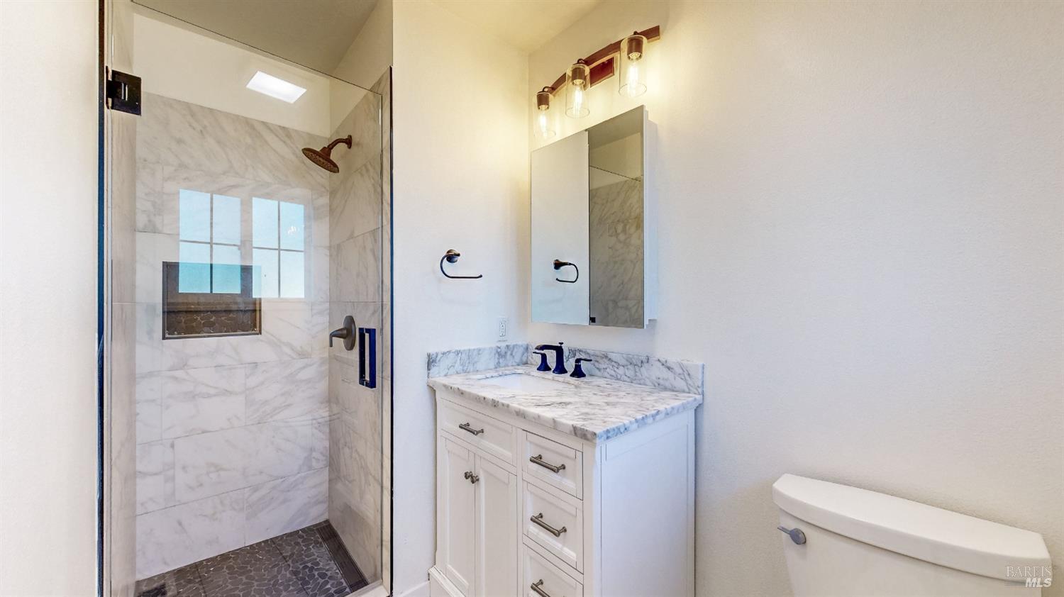 Detail Gallery Image 13 of 34 For 4872 Canyon Dr, Santa Rosa,  CA 95409 - 4 Beds | 2 Baths