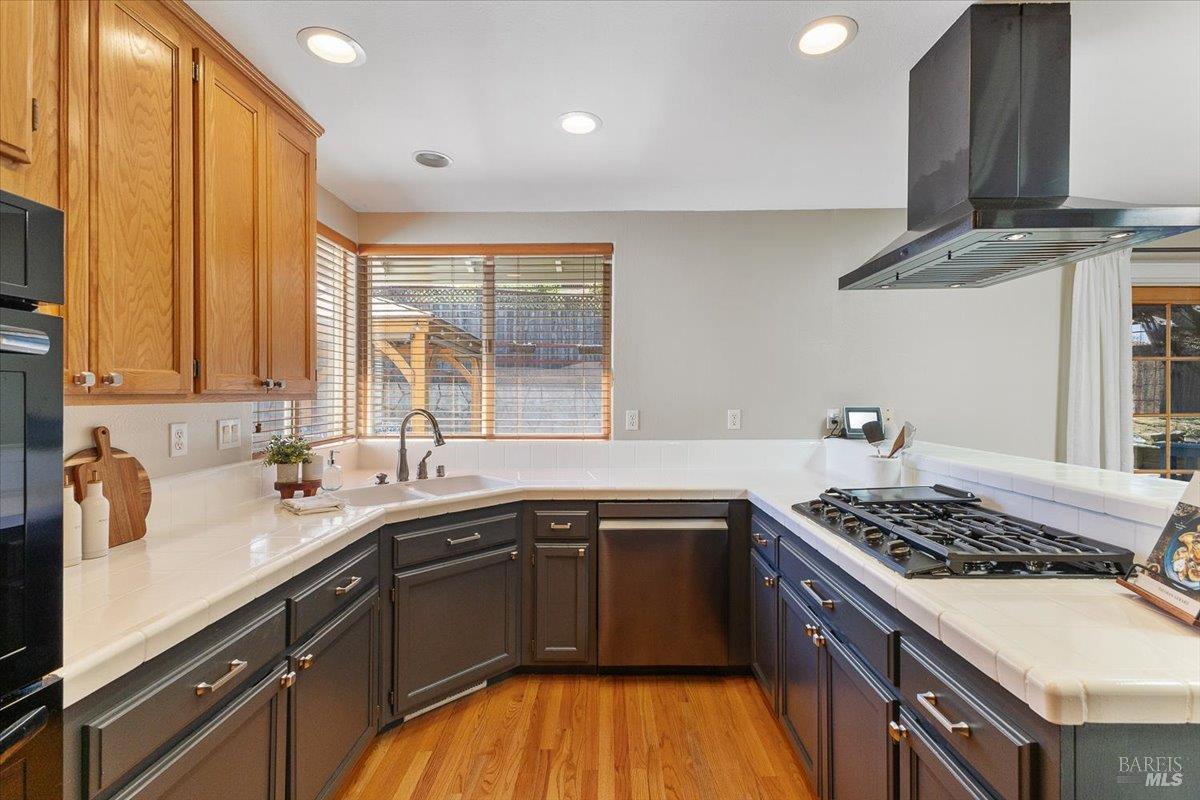 Detail Gallery Image 17 of 58 For 6081 Malcom Ln, Penngrove,  CA 94951 - 3 Beds | 2/1 Baths