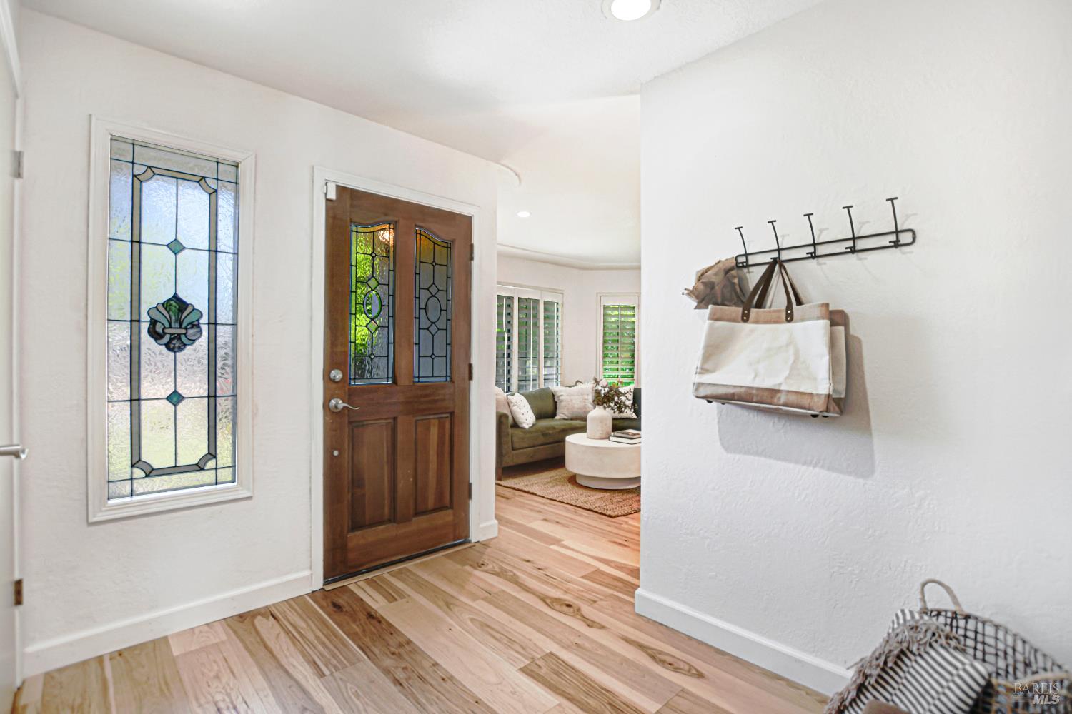 Detail Gallery Image 6 of 65 For 186 Barrio Way, Windsor,  CA 95492 - 3 Beds | 2 Baths