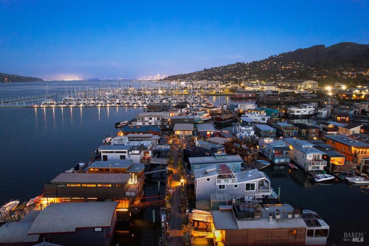 Detail Gallery Image 30 of 31 For 58 Liberty Dock Unkn, Sausalito,  CA 94965 - 2 Beds | 2/1 Baths