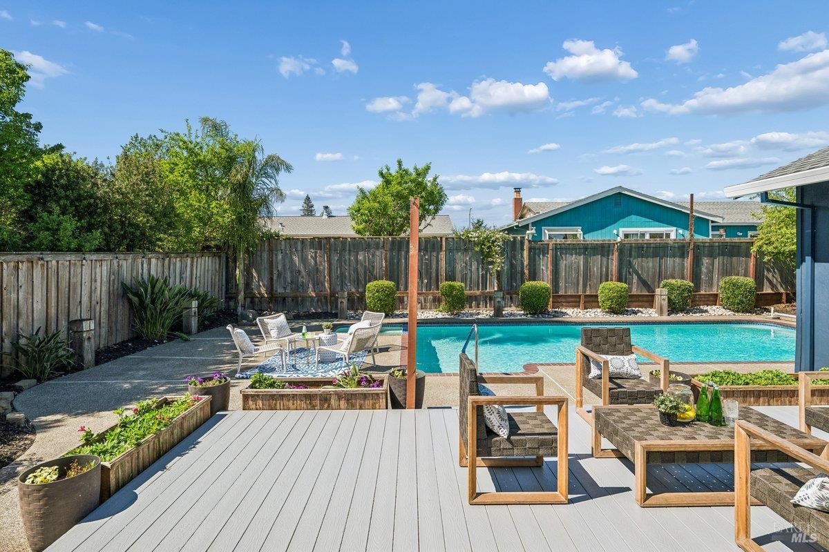 Detail Gallery Image 35 of 47 For 1619 Oneel Dr, Petaluma,  CA 94954 - 3 Beds | 2 Baths