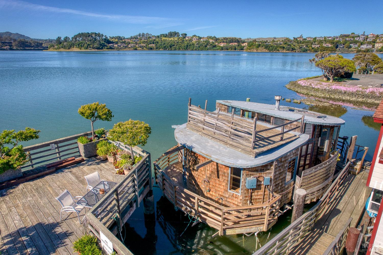 Detail Gallery Image 17 of 33 For 42 E Pier Unkn, Sausalito,  CA 94965 - 1 Beds | 1 Baths