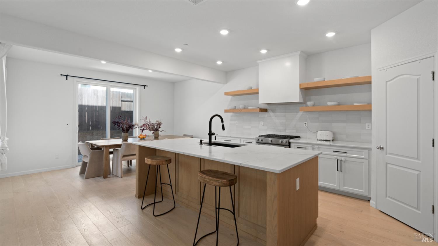 Detail Gallery Image 16 of 41 For 2350 Sheldon Dr, Fairfield,  CA 94533 - 4 Beds | 2/1 Baths