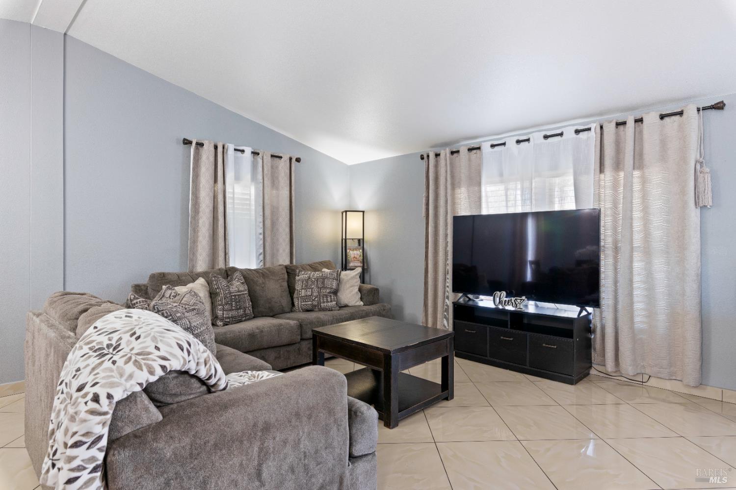 Detail Gallery Image 6 of 34 For 3900 N State St 1, Ukiah,  CA 95482 - 3 Beds | 2 Baths