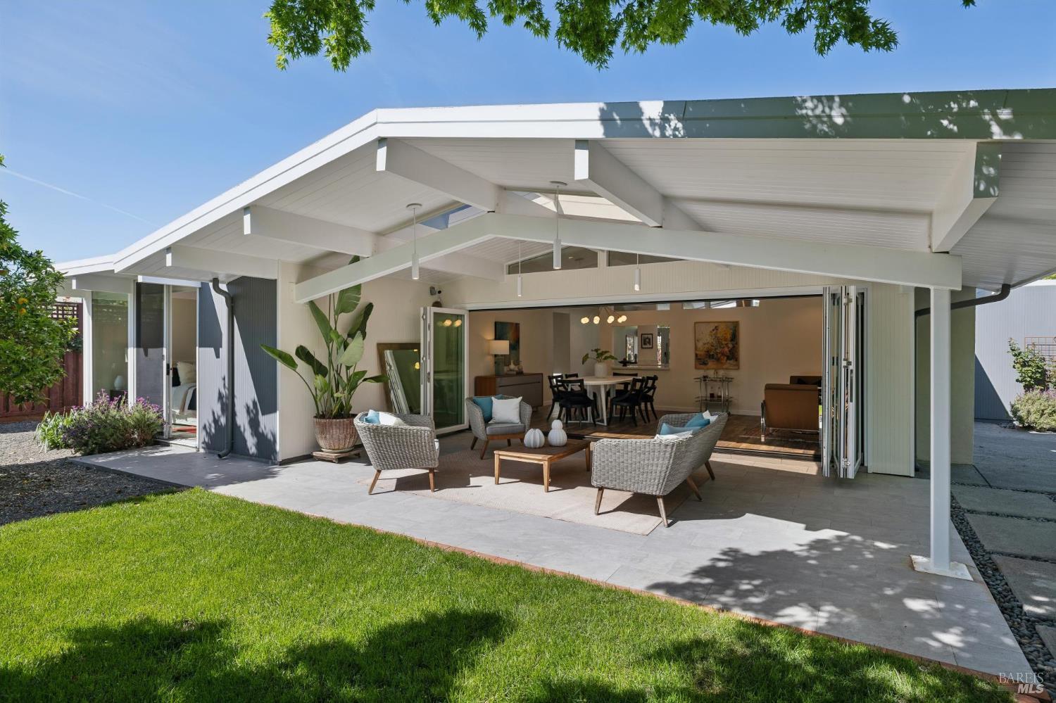 Detail Gallery Image 7 of 57 For 839 Greenberry Ln, San Rafael,  CA 94903 - 4 Beds | 2 Baths