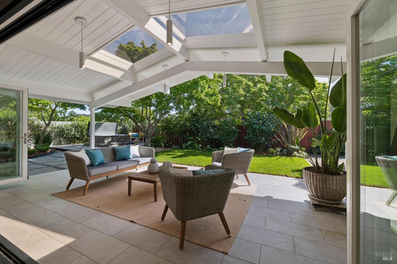 Detail Gallery Image 23 of 57 For 839 Greenberry Ln, San Rafael,  CA 94903 - 4 Beds | 2 Baths