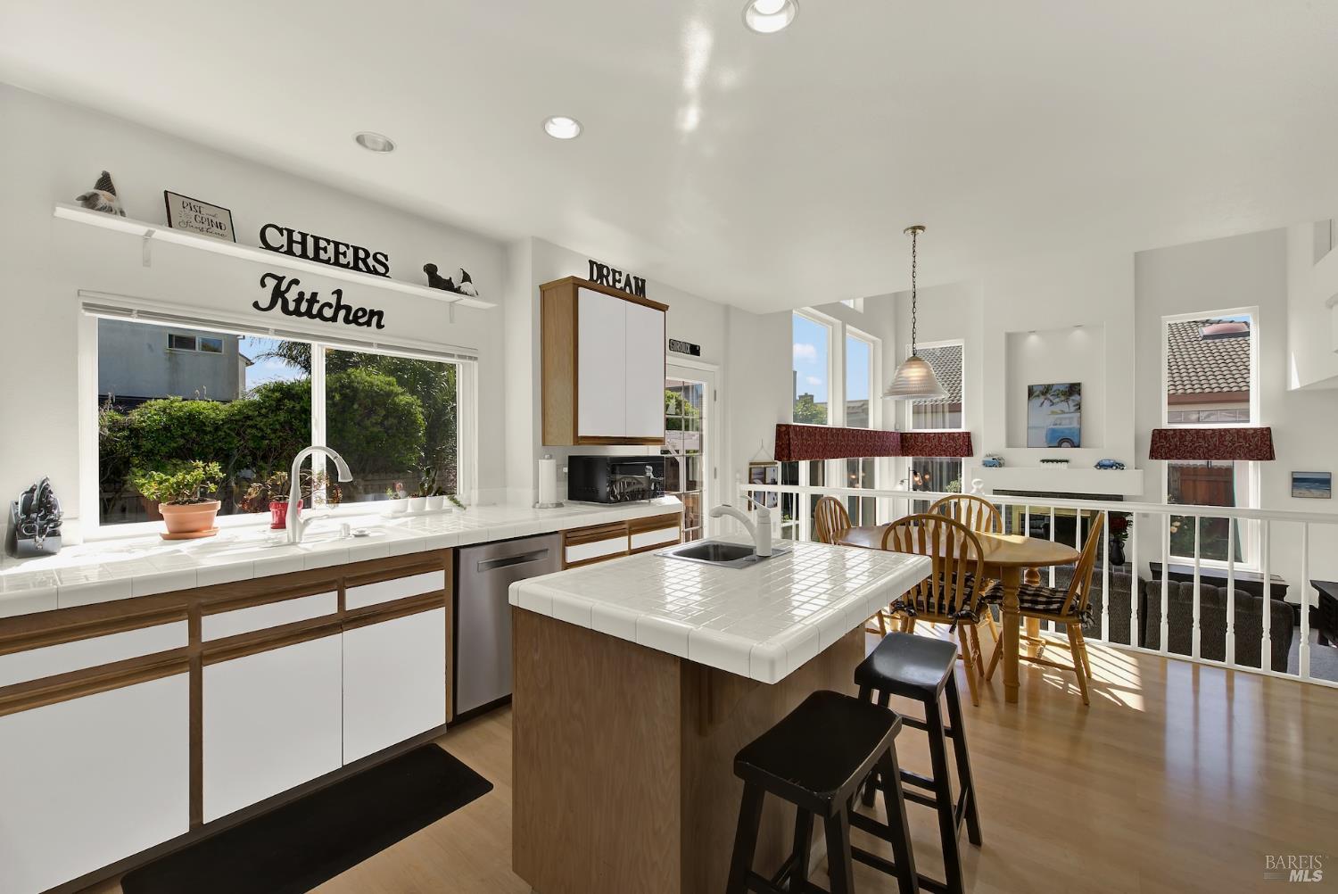 Detail Gallery Image 25 of 75 For 150 Deerglen Cir, Vacaville,  CA 95687 - 5 Beds | 3 Baths