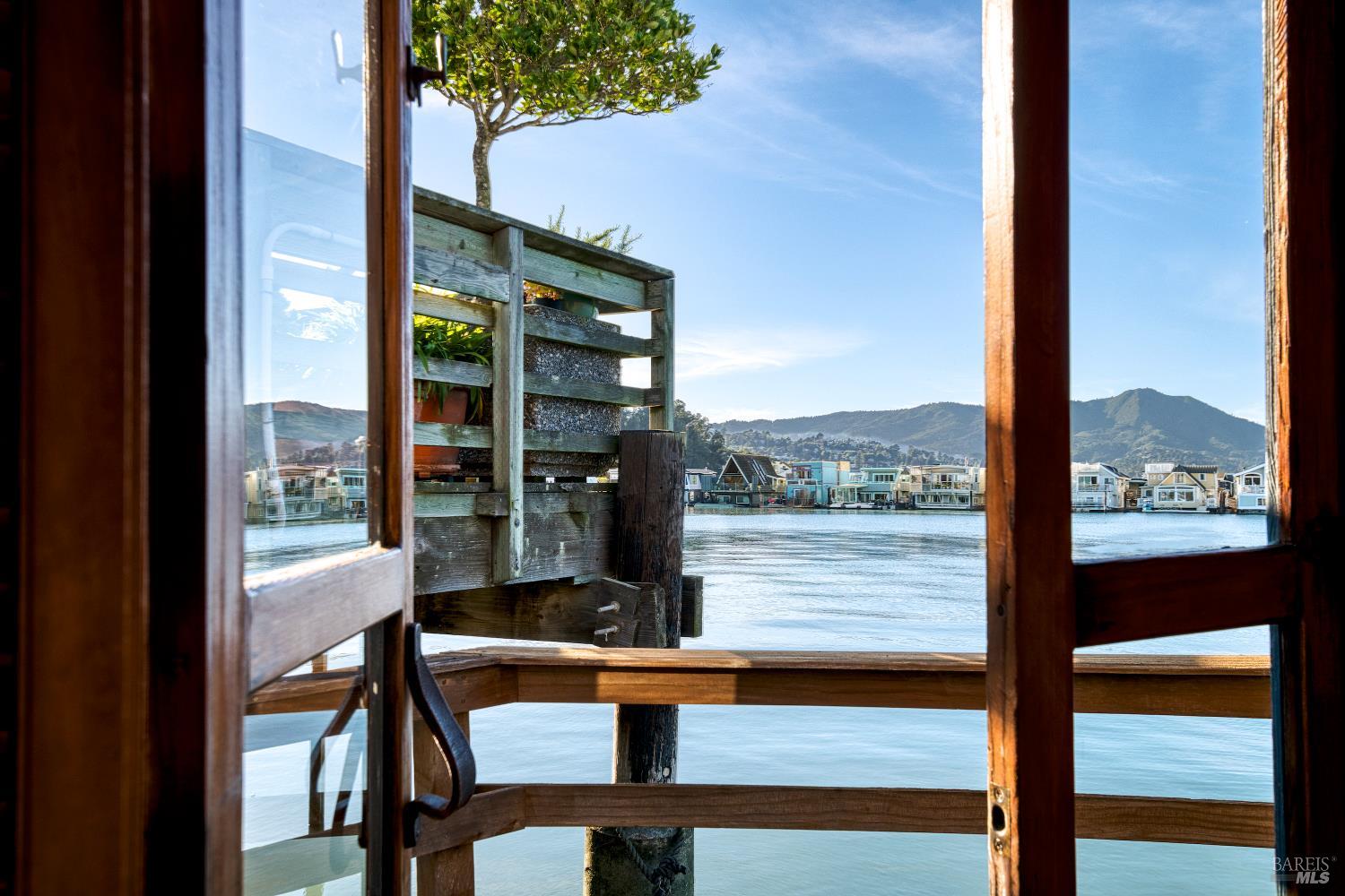 Detail Gallery Image 31 of 33 For 42 E Pier Unkn, Sausalito,  CA 94965 - 1 Beds | 1 Baths