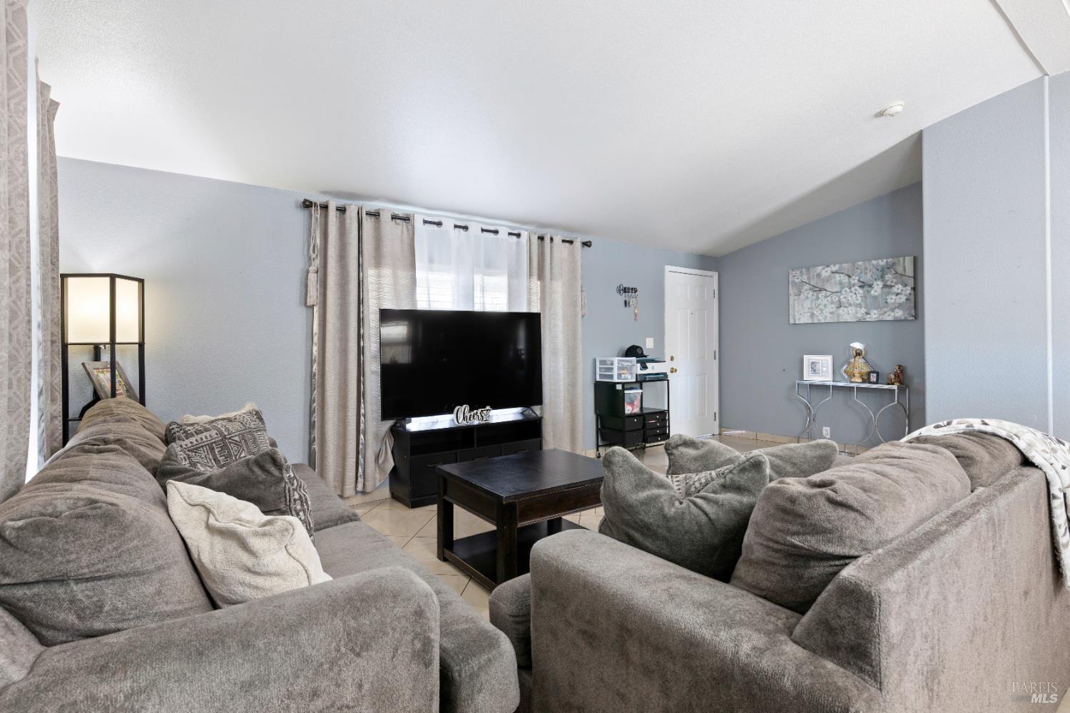 Detail Gallery Image 8 of 34 For 3900 N State St 1, Ukiah,  CA 95482 - 3 Beds | 2 Baths