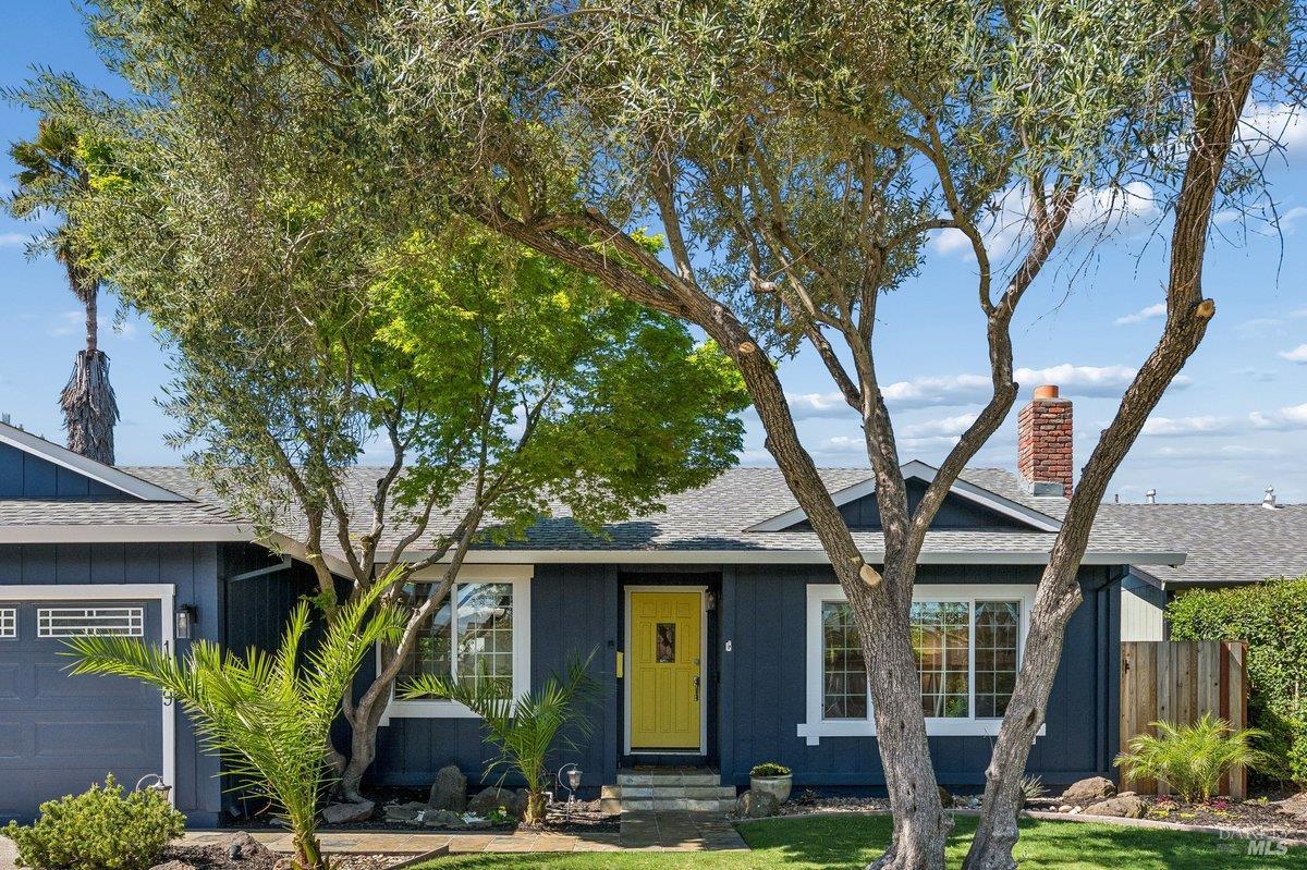 Detail Gallery Image 2 of 47 For 1619 Oneel Dr, Petaluma,  CA 94954 - 3 Beds | 2 Baths