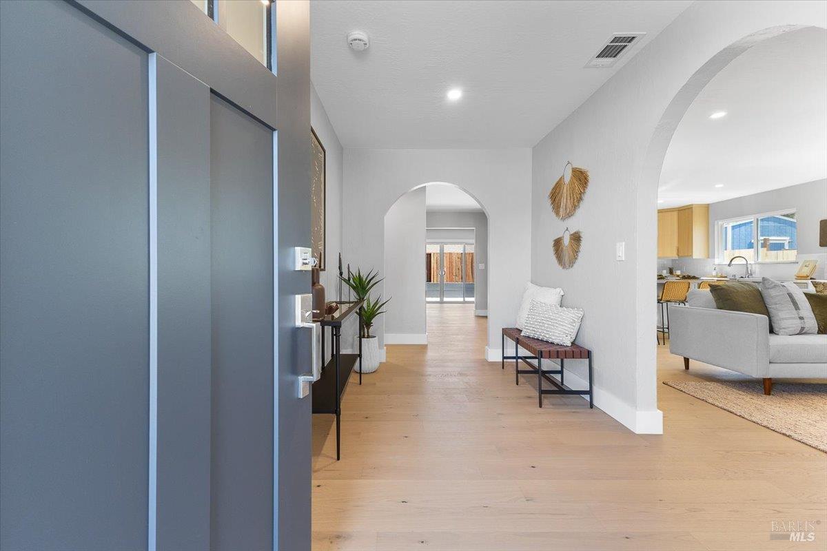 Detail Gallery Image 3 of 37 For 1622 Weaverly Dr, Petaluma,  CA 94954 - 3 Beds | 3 Baths