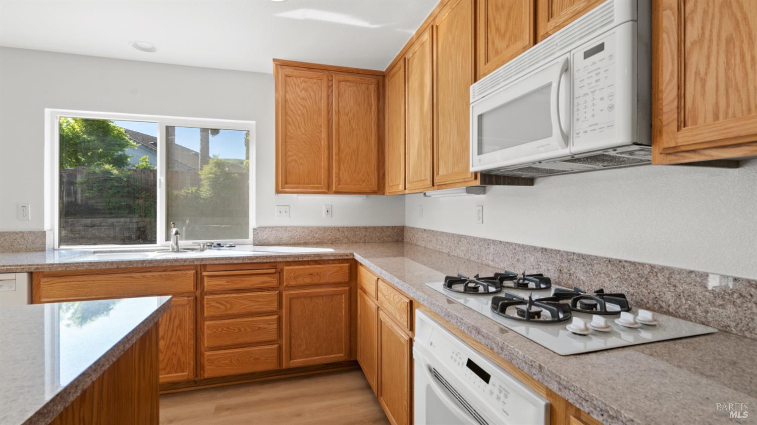 Detail Gallery Image 24 of 49 For 587 Abbey Dr, Fairfield,  CA 94534 - 3 Beds | 3 Baths