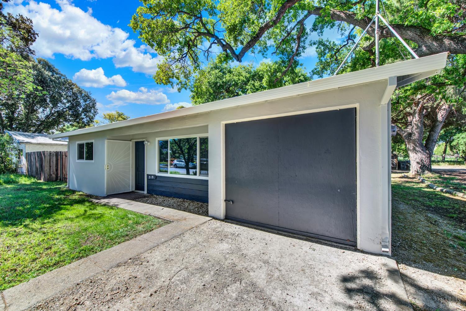 Detail Gallery Image 9 of 60 For 219 Hamilton Dr, Fairfield,  CA 94533 - 2 Beds | 1 Baths