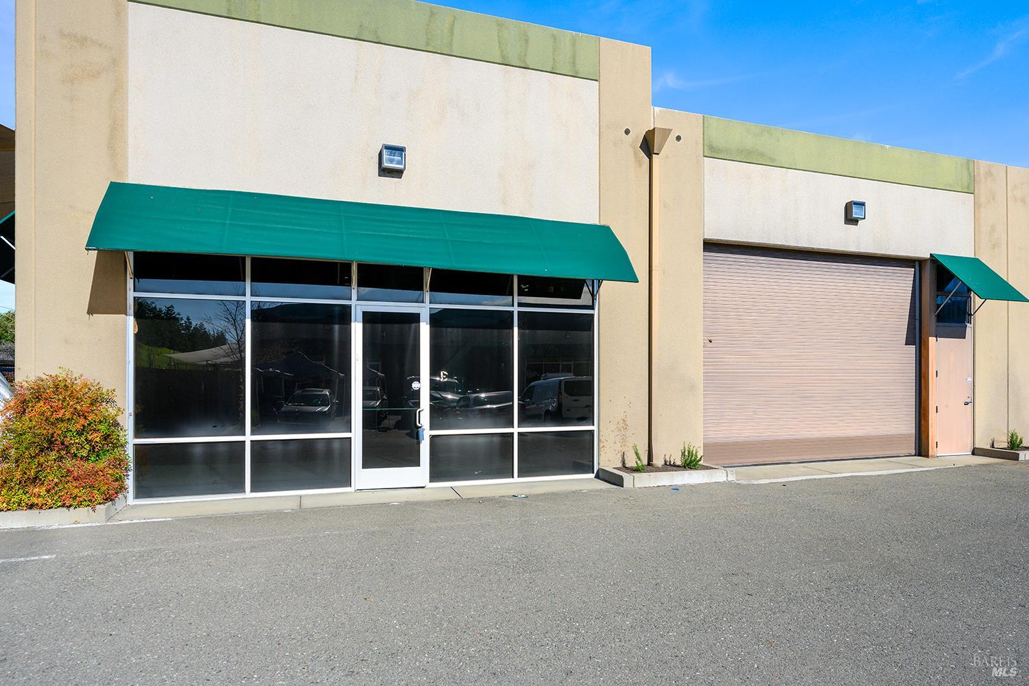 Detail Gallery Image 12 of 26 For 595 Santana Dr #E,  Cloverdale,  CA 95425 - – Beds | – Baths