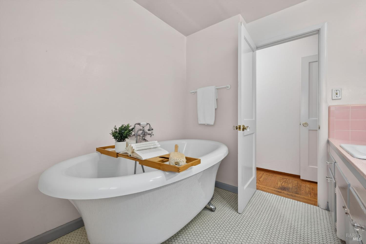 Detail Gallery Image 27 of 39 For 334 Richmond Dr, Santa Rosa,  CA 95401 - 4 Beds | 2 Baths