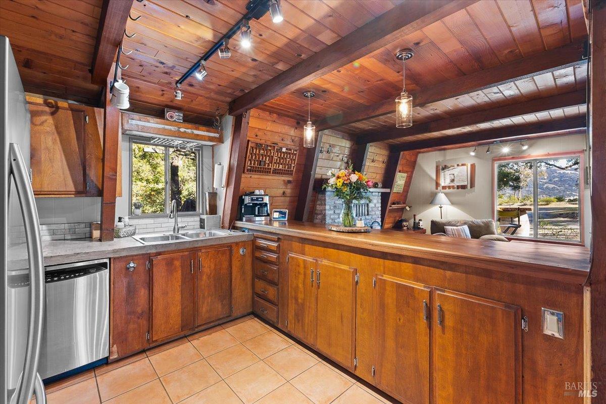 Detail Gallery Image 12 of 39 For 350 Canyon Rd, Geyserville,  CA 95441 - 2 Beds | 1/1 Baths