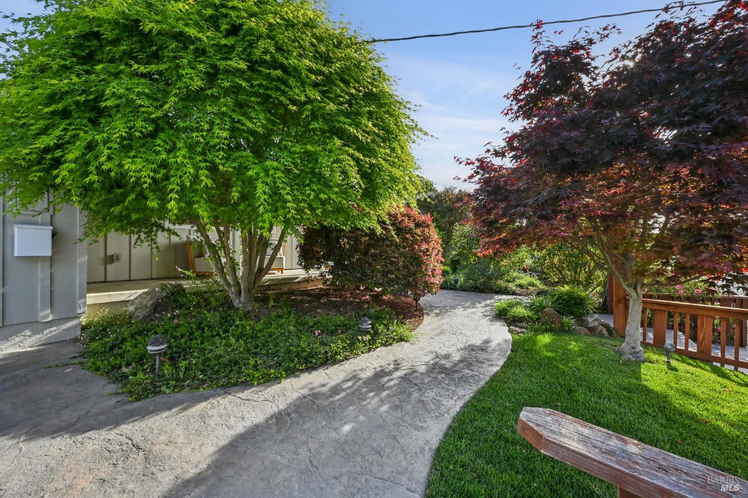 Detail Gallery Image 2 of 46 For 30 Rollingwood Dr, San Rafael,  CA 94901 - 3 Beds | 2 Baths