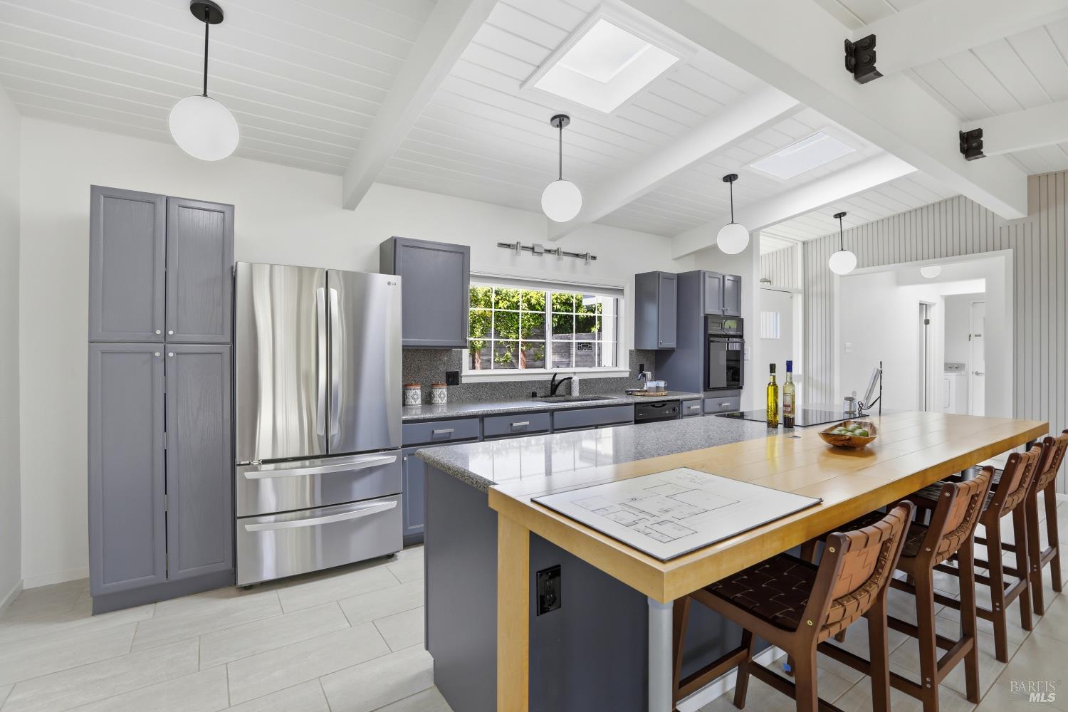 Detail Gallery Image 10 of 26 For 656 Bamboo Ter, San Rafael,  CA 94903 - 3 Beds | 2 Baths