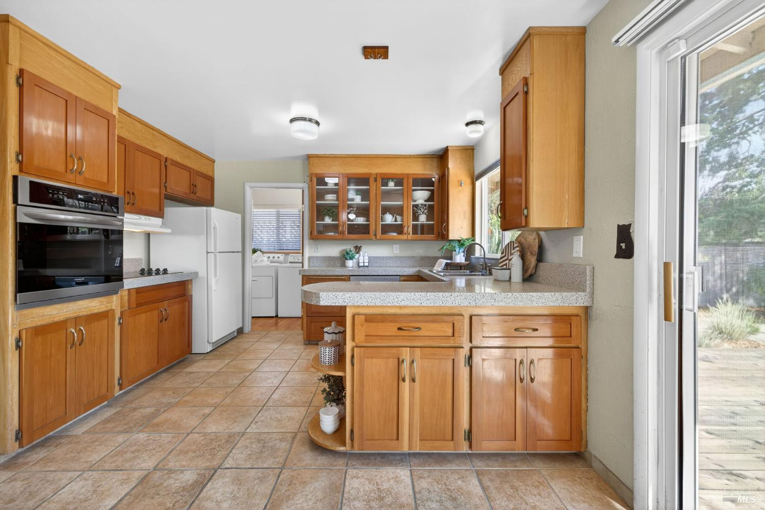 Detail Gallery Image 14 of 39 For 334 Richmond Dr, Santa Rosa,  CA 95401 - 4 Beds | 2 Baths