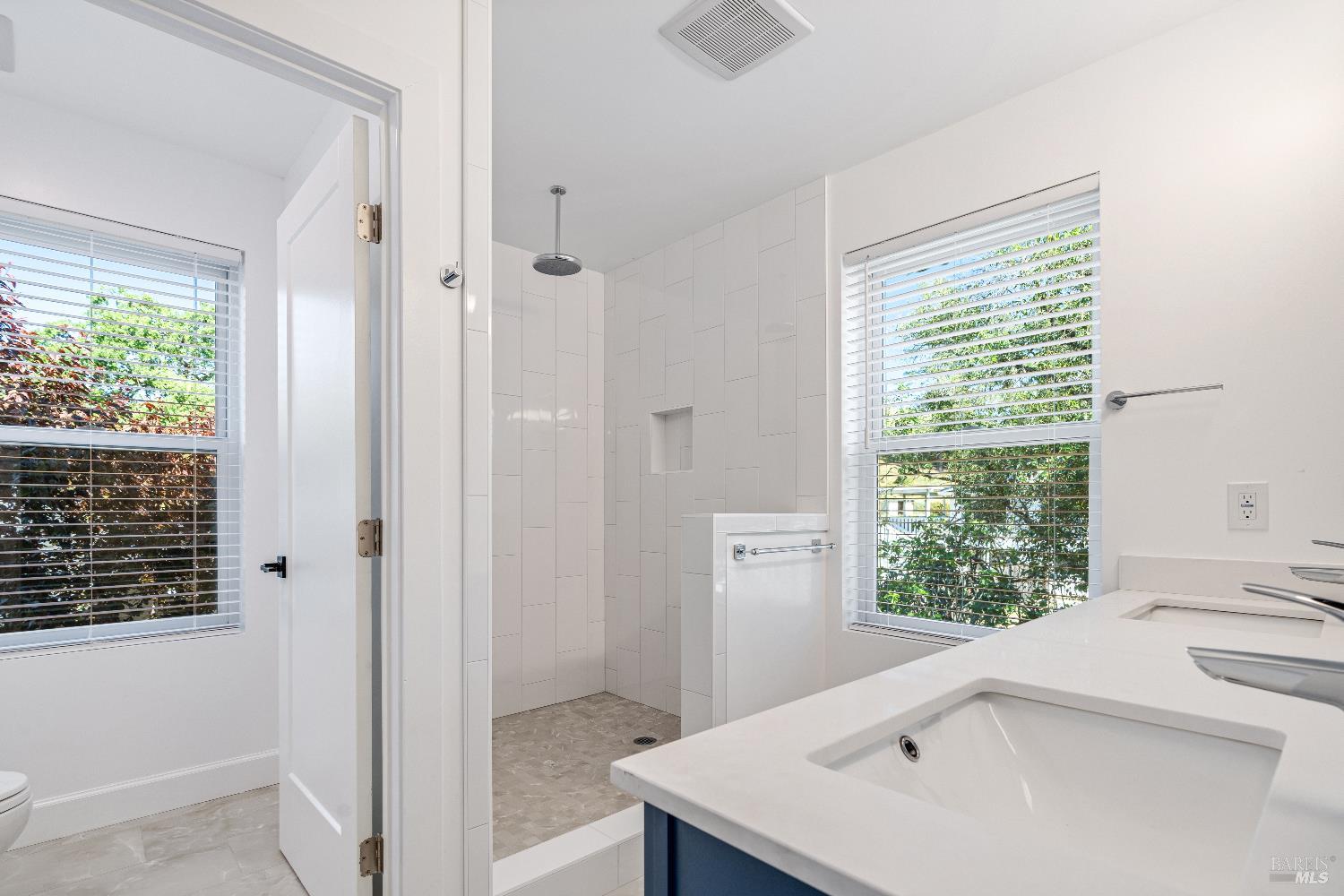 Detail Gallery Image 12 of 16 For 109 Paul Wittke Dr, Healdsburg,  CA 95448 - 5 Beds | 3/1 Baths