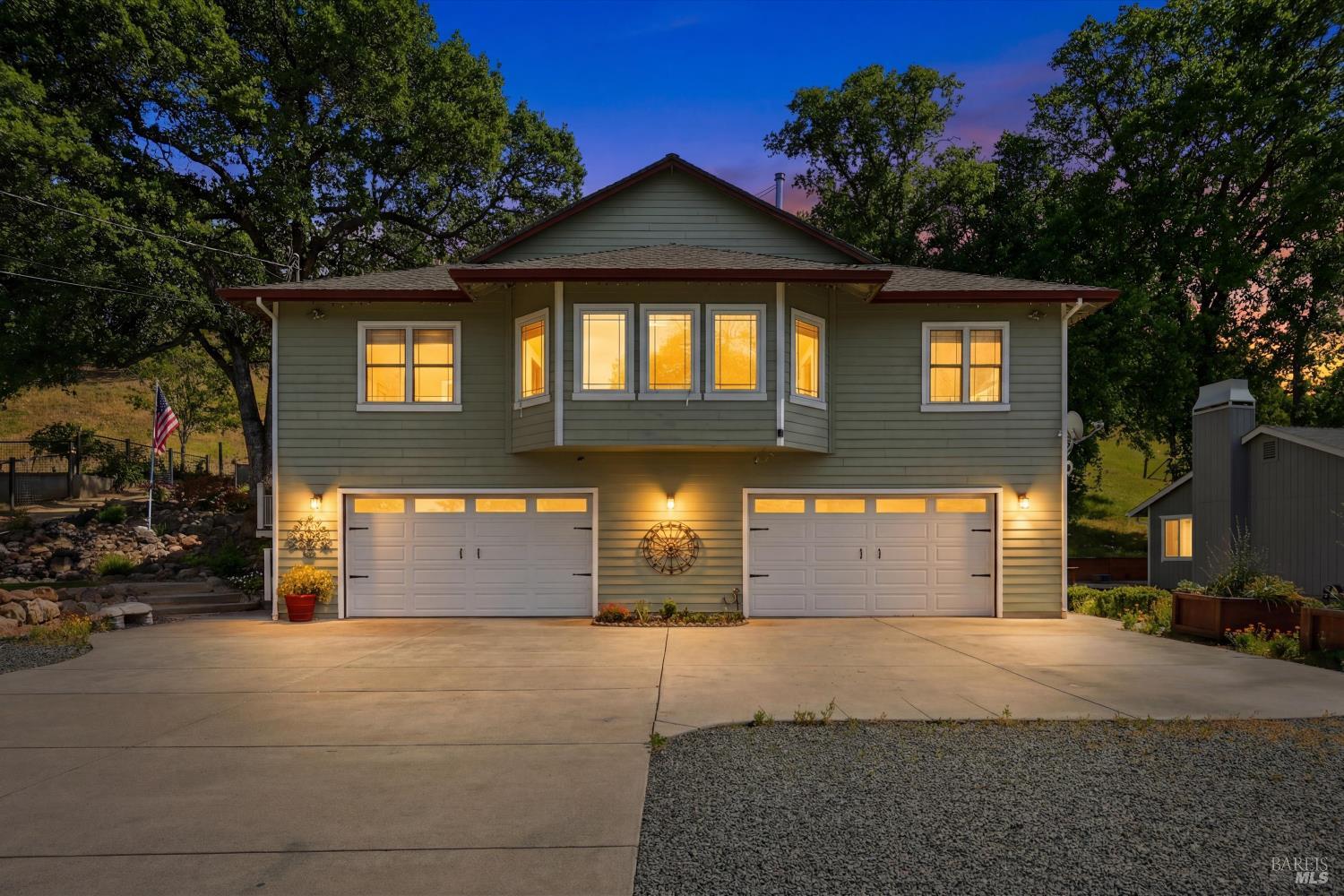 Detail Gallery Image 2 of 56 For 19614 Mountain Mdws, Hidden Valley Lake,  CA 95467 - 4 Beds | 3 Baths