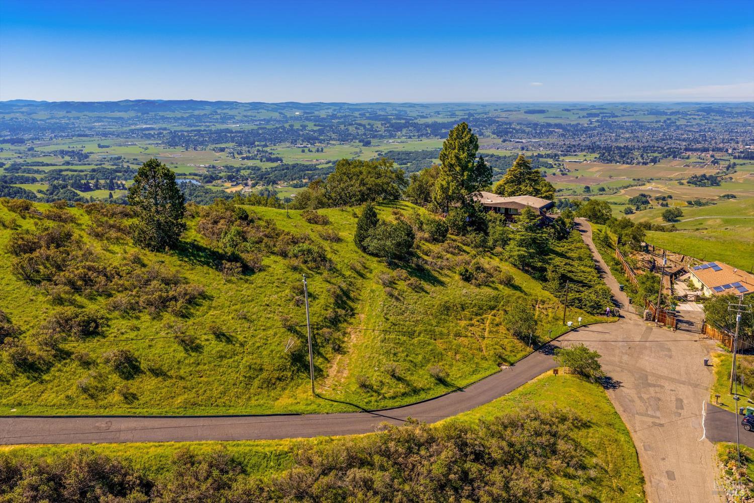 Detail Gallery Image 2 of 99 For 6048 Hyland Way, Penngrove,  CA 94951 - – Beds | – Baths